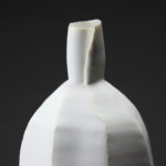 Bouteille céramique, porcelaine émaillée blanc