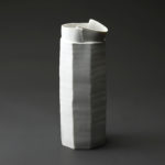 Broc en céramique, porcelaine émaillée blanc