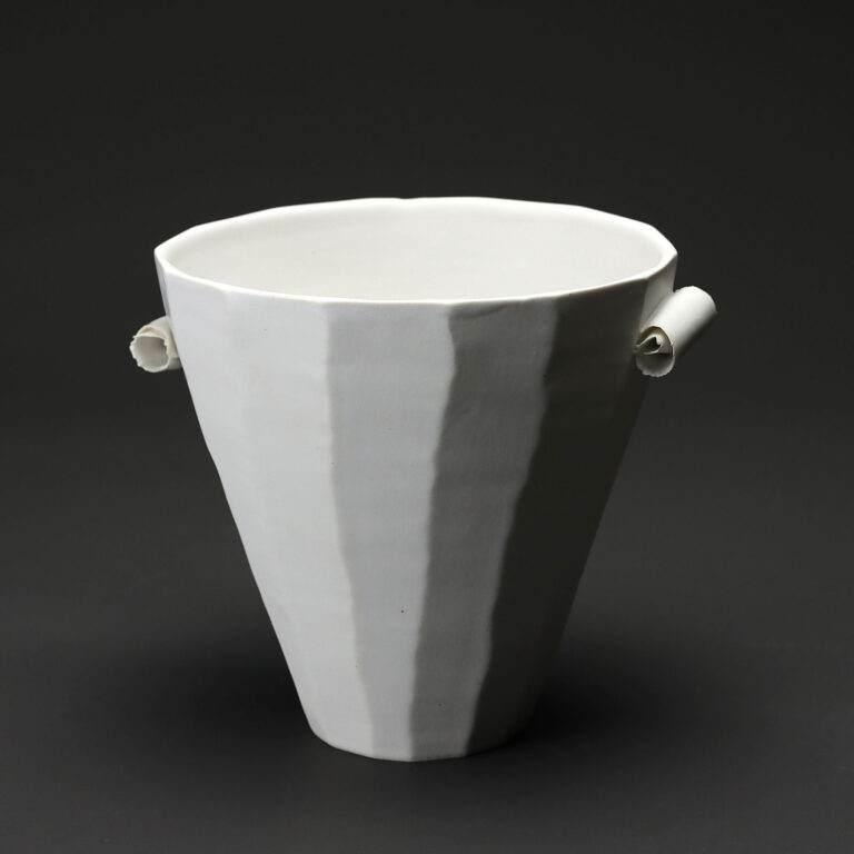 Coupe en céramique, porcelaine émaillée blanc