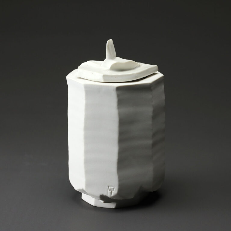 Boite en céramique, porcelaine émaillée blanc