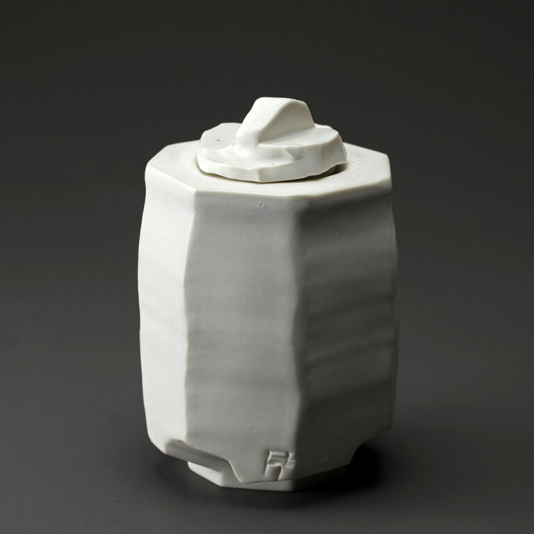 Boite en céramique, porcelaine émaillée blanc